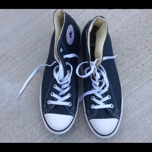 Dark blue high tops converse
